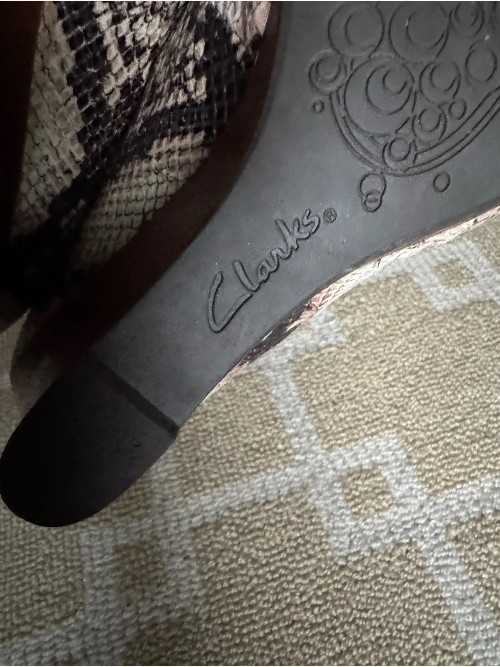 Clarks Snake Print Leather Wood Wedge Pumps Beige Brown Shoes Size 9